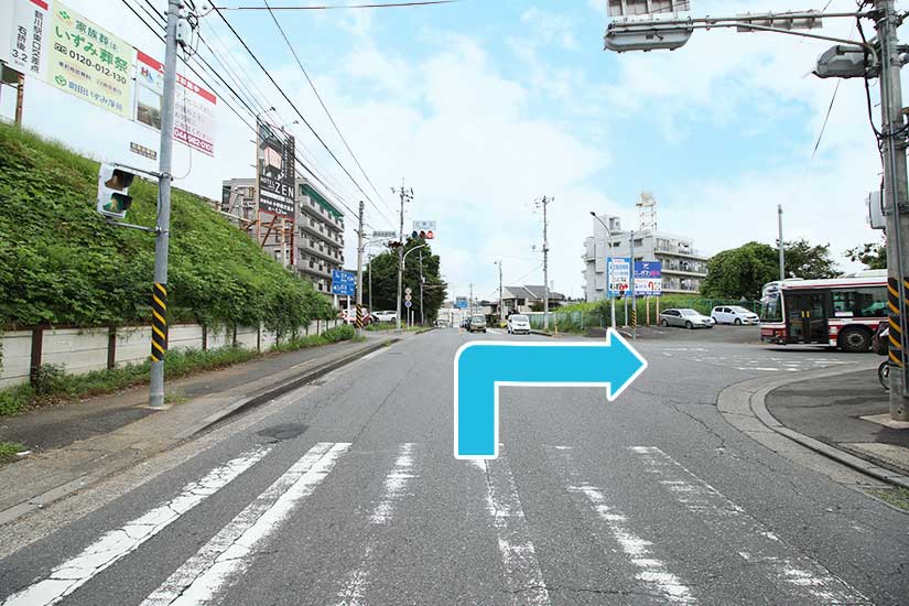上麻生交差点を右折します